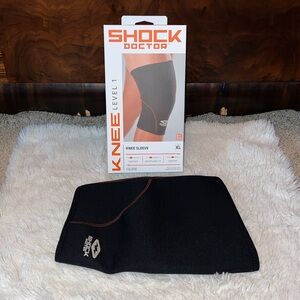 SHOCK DOCTOR LEVEL 1 KNEE SLEEVE
